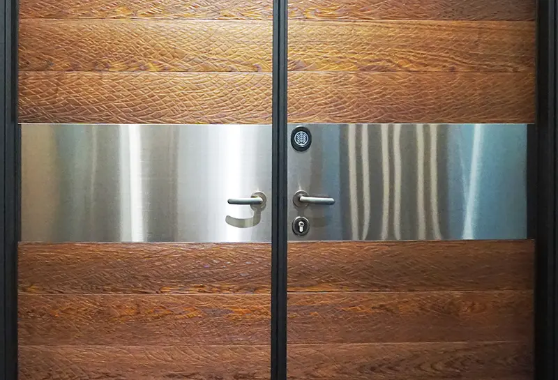 H4 Bavaria Luxury Door Detail