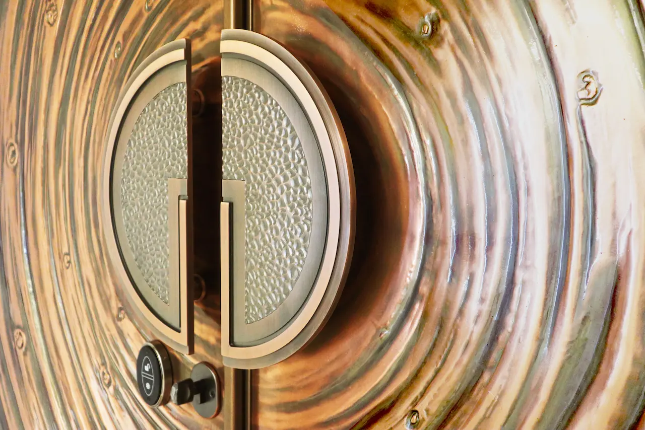 H4 Siena Luxury Door Detail