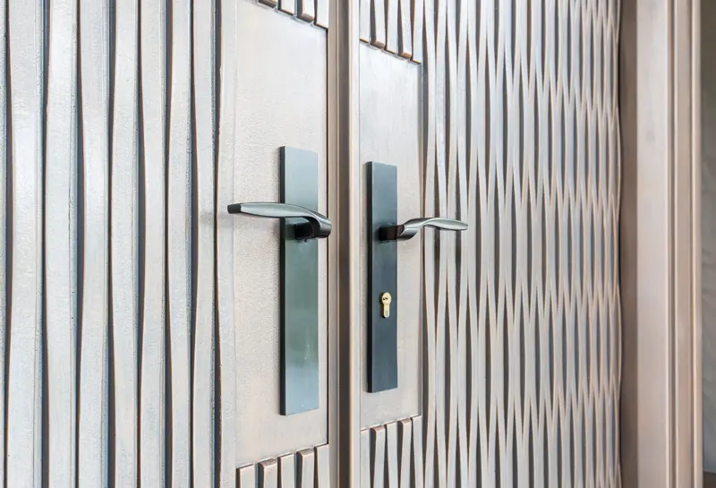H3 Lake Waves Luxury Door -Cast Aluminum Detail